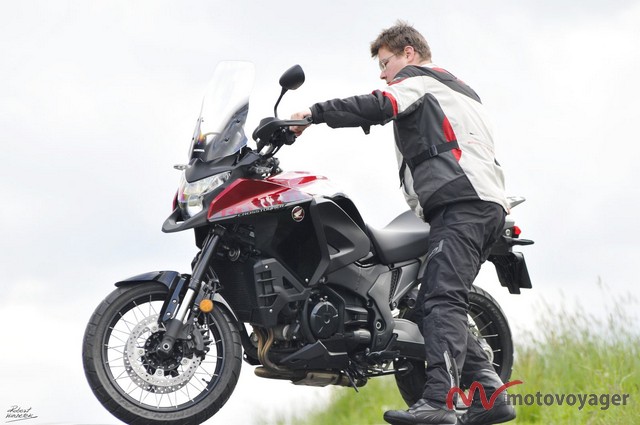 Motocyklista niski czy wysoki, kt&oacute;ry ma lepiej? Czy motocykle są tylko dla wysokich, ponad 185 cm wzrostu? [Felieton]