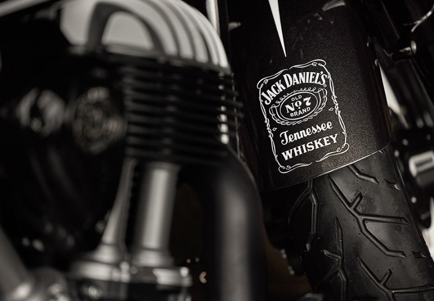 Indian Chief Bobber Dark Horse Jack Daniel’s Limited Edition &ndash; z miłości do whiskey i motocykli [Custom]