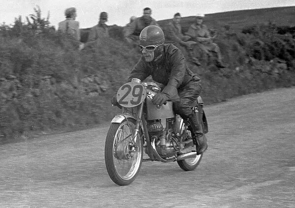 Fruin 200 cc &ndash; dwusuwowa czterocylindrowa wyścig&oacute;wka spod ręki brytyjskiego ekscentryka [Video]