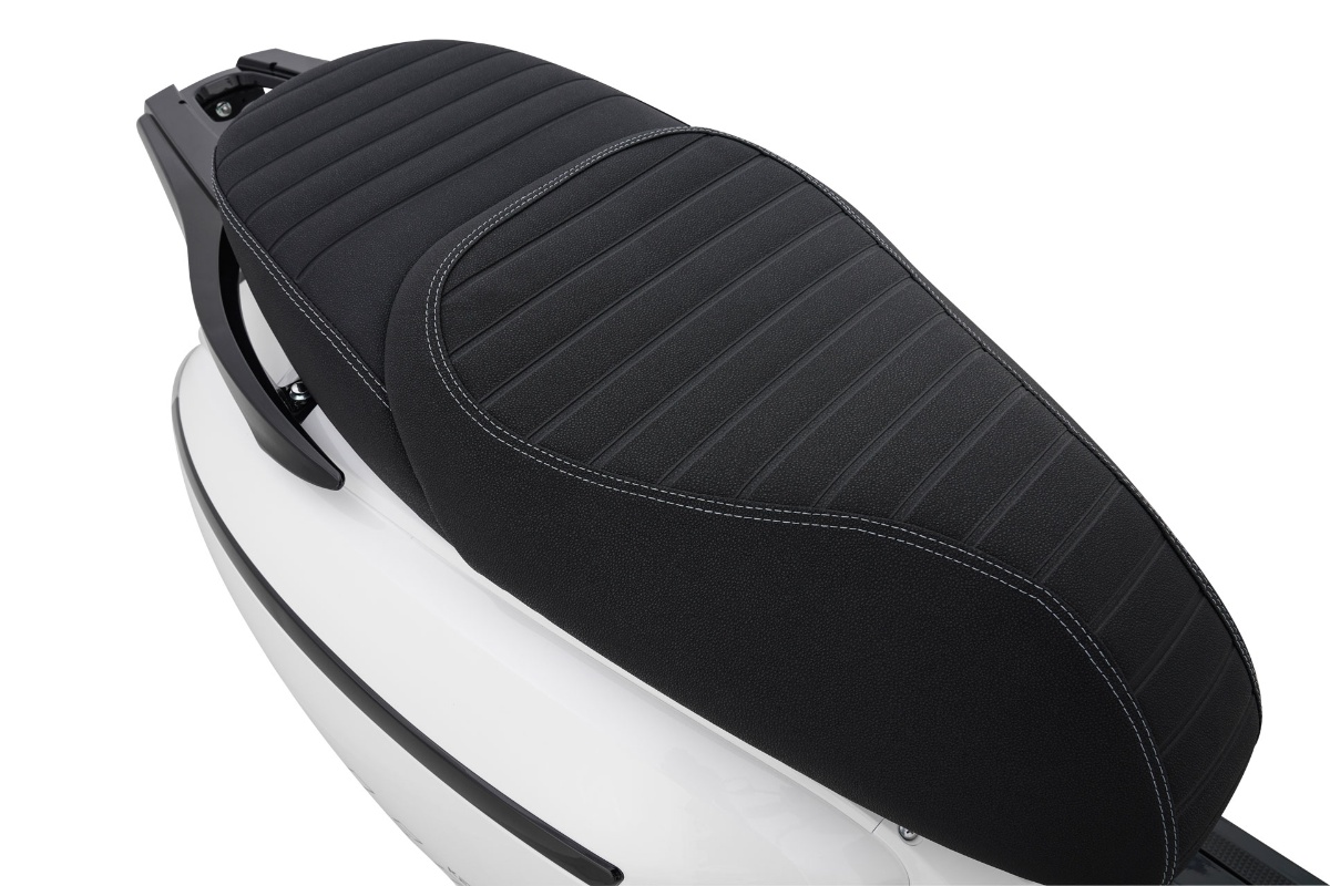 Nowy skuter Keeway Versilia w wersjach 50 i 125 cm3. Styl retro i nowoczesna technologia