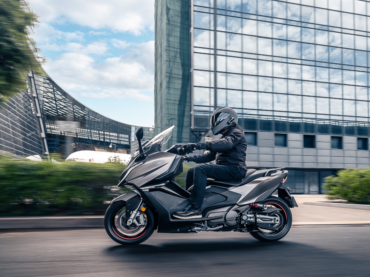 Nowe Kymco AK 550i Premium &ndash; najwyższa forma maxiskutera&nbsp;[premiera, opis, dane techniczne]