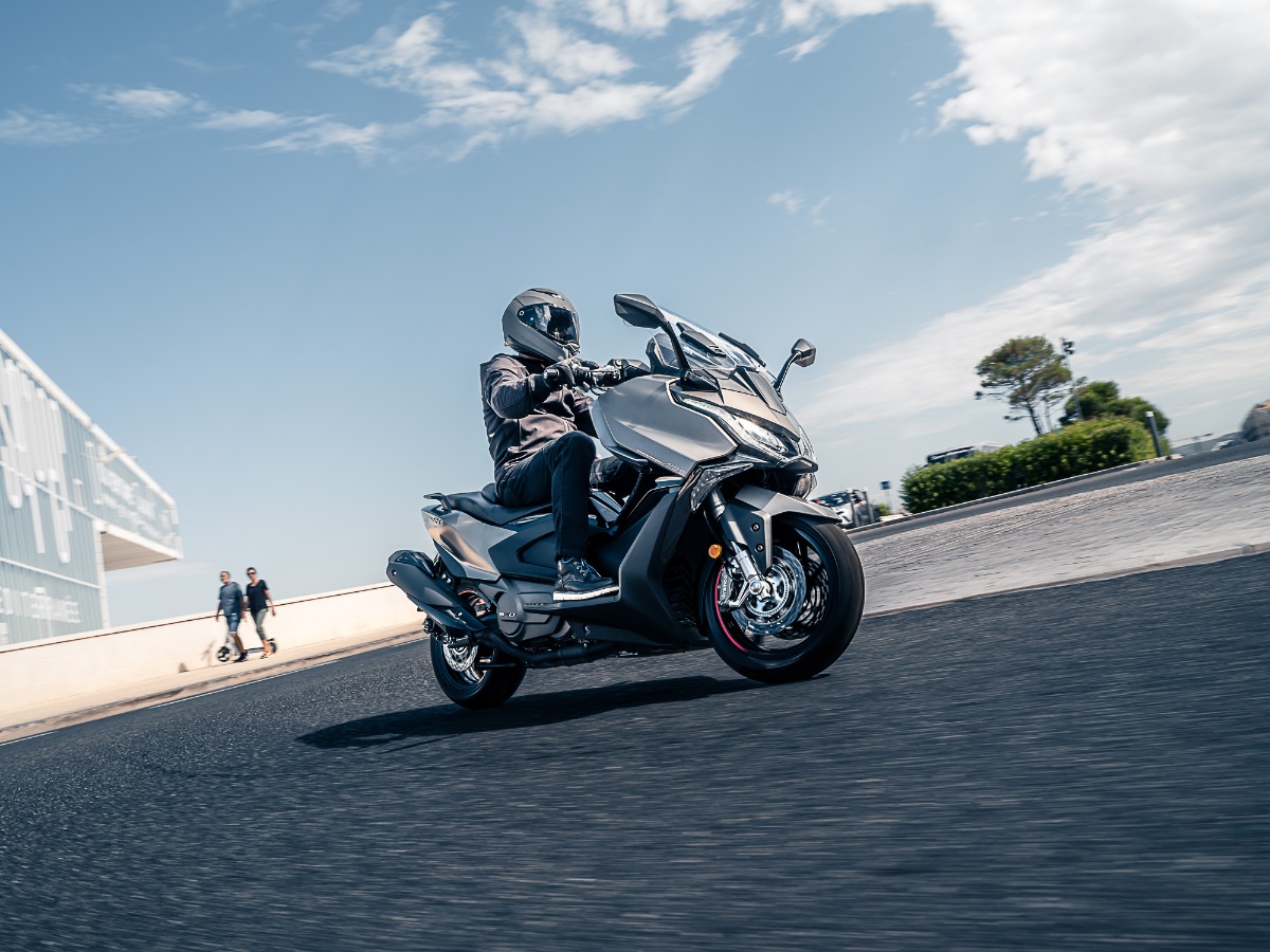 Nowe Kymco AK 550i Premium &ndash; najwyższa forma maxiskutera&nbsp;[premiera, opis, dane techniczne]