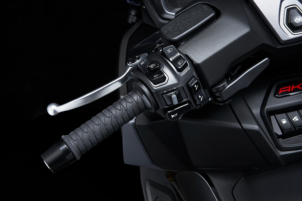 Nowe Kymco AK 550i Premium &ndash; najwyższa forma maxiskutera&nbsp;[premiera, opis, dane techniczne]