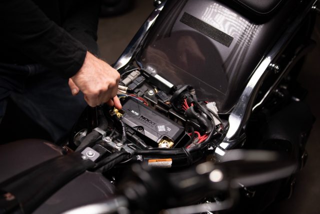 4 proste porady jak poprawić światła w motocyklu czy skuterze [jak ustawić wysokość prawidłowo, wyregulować]