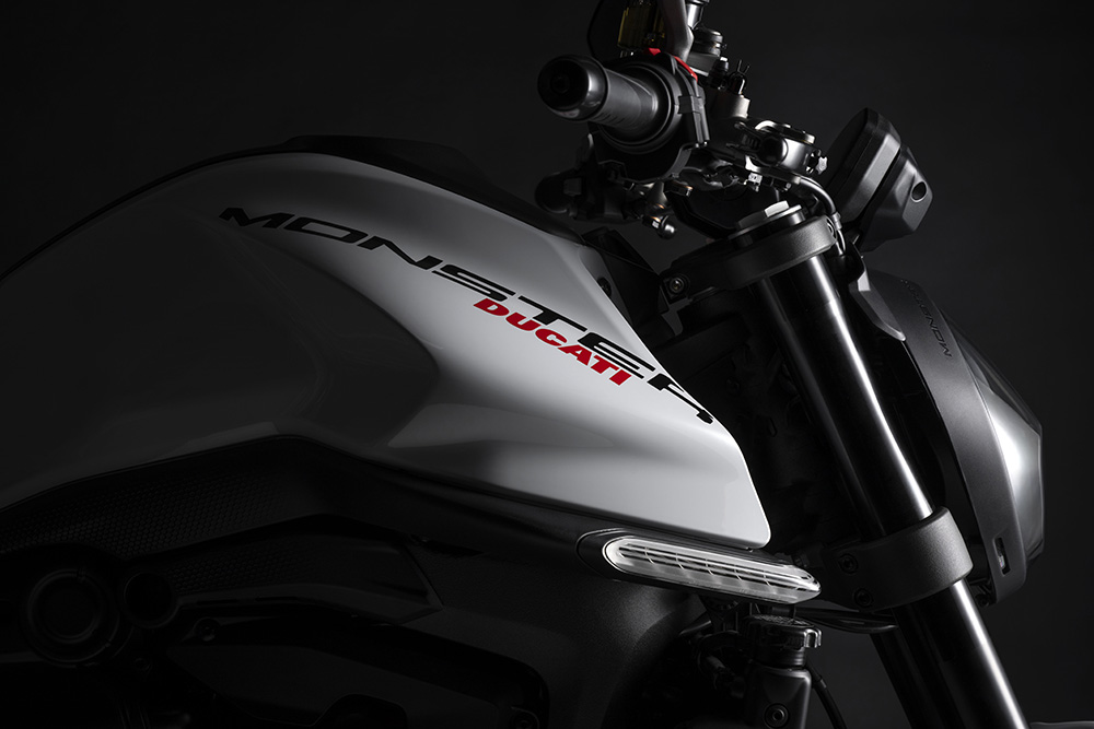 Potw&oacute;r w bieli. Ducati Monster w nowym malowaniu Iceberg White