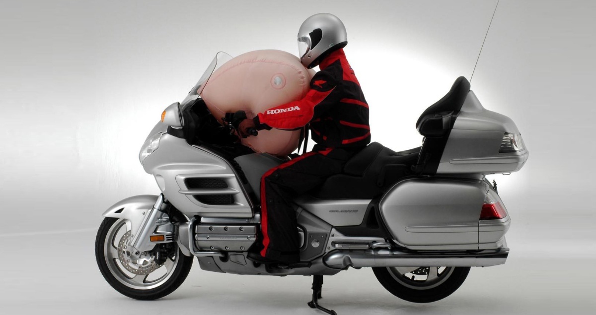 Top 10 najlepszych motocykli turystycznych XXI wieku. Wok&oacute;ł komina i na daleką wyprawę, solo i we dwoje, na szosę i adventure [zestawienie]