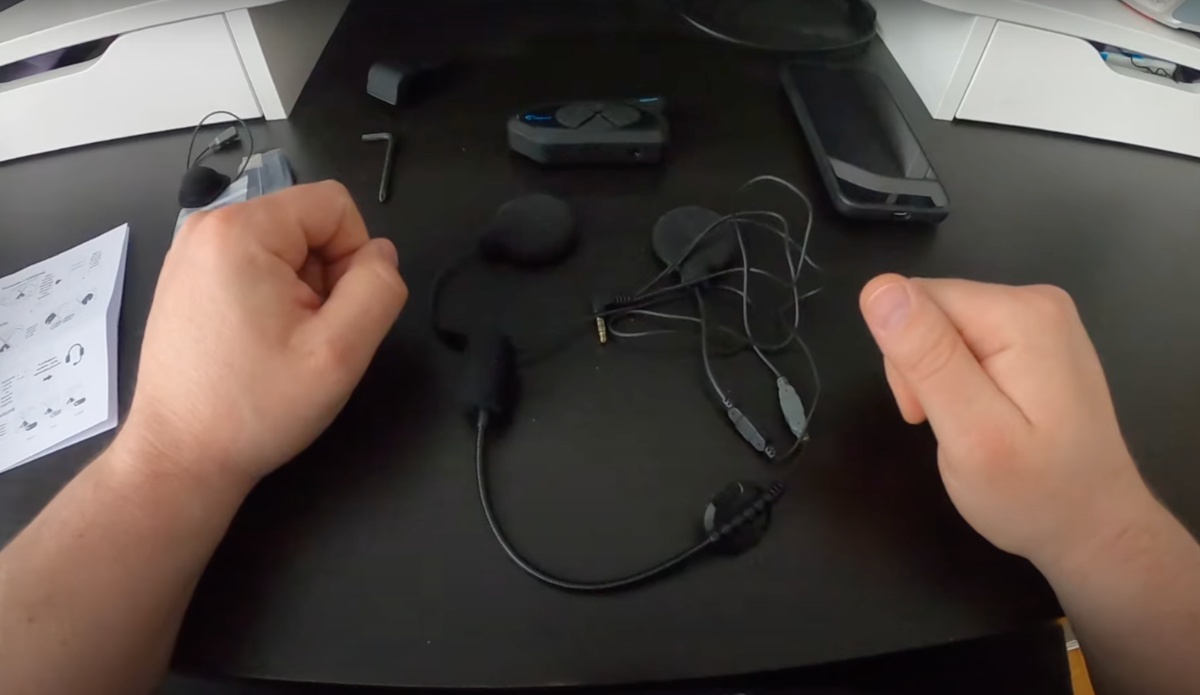 Noeci GoCom4 &ndash; niedrogi i praktyczny interkom motocyklowy. Otwieramy pudełko!&nbsp;[video, unboxing]