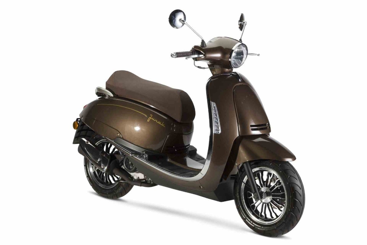 Czar klasyki. Dziesięć nowych skuter&oacute;w 125 cm3 w stylu retro w sezonie 2024 [jaki skuter vintage typu Vespa na kat. B]