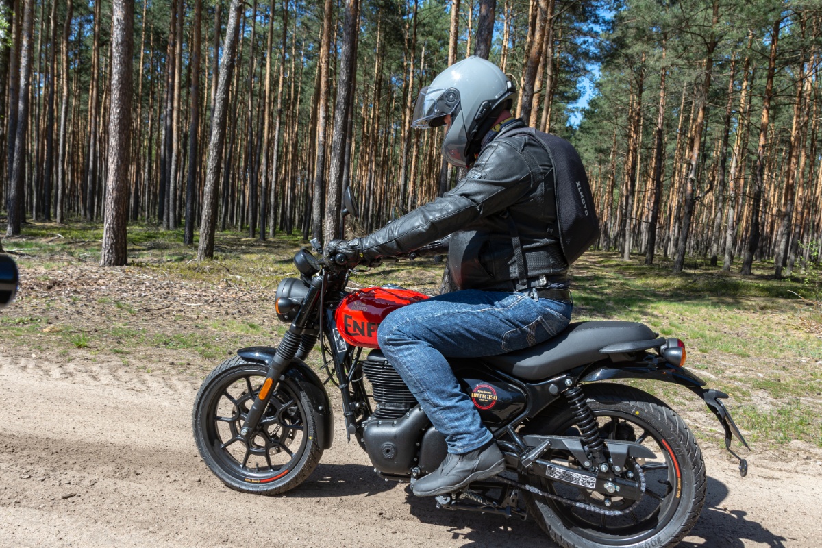 Royal Enfield HNTR 350. Stado koni to nie wszystko [test, dane techniczne, opinia, wady, zalety, video]