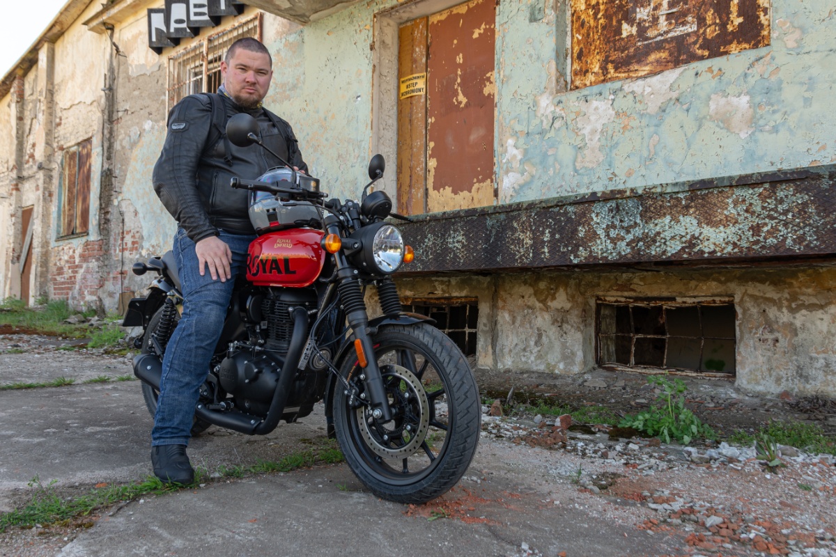 Royal Enfield HNTR 350. Stado koni to nie wszystko [test, dane techniczne, opinia, wady, zalety, video]