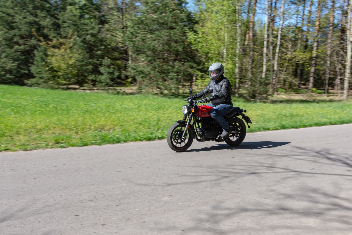 Royal Enfield HNTR 350. Stado koni to nie wszystko [test, dane techniczne, opinia, wady, zalety, video]