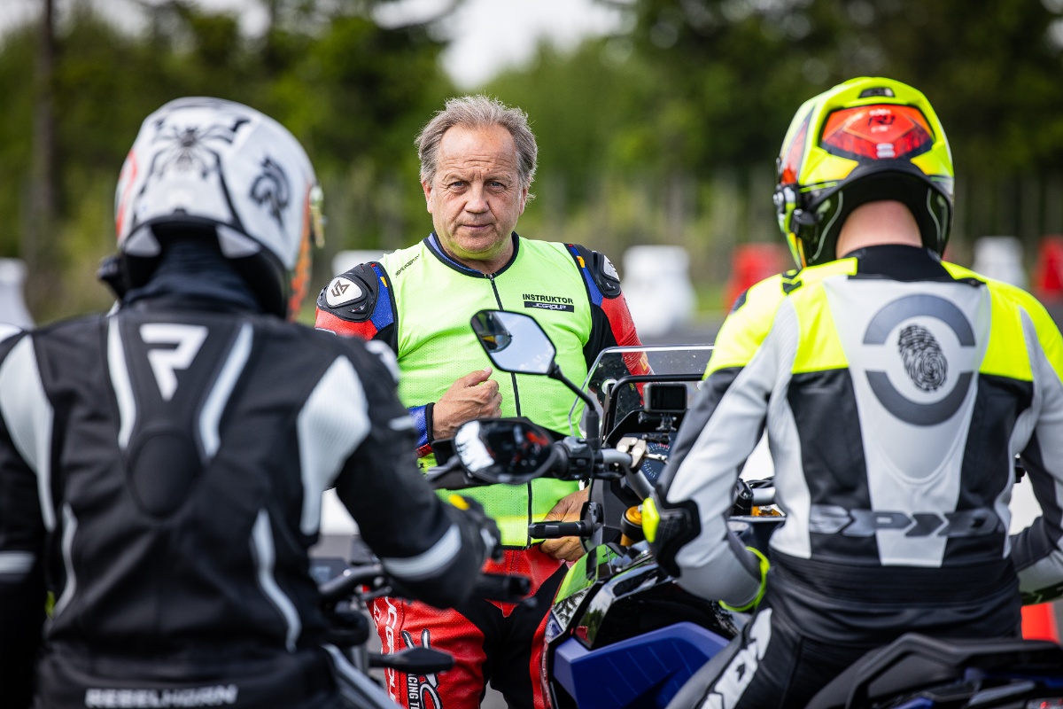 Dzień prasowy Suzuki. Testowaliśmy wszystkie nowości marki na 2023 rok [Relacja, V-Strom 800DE, 1050DE, GSX-8S]