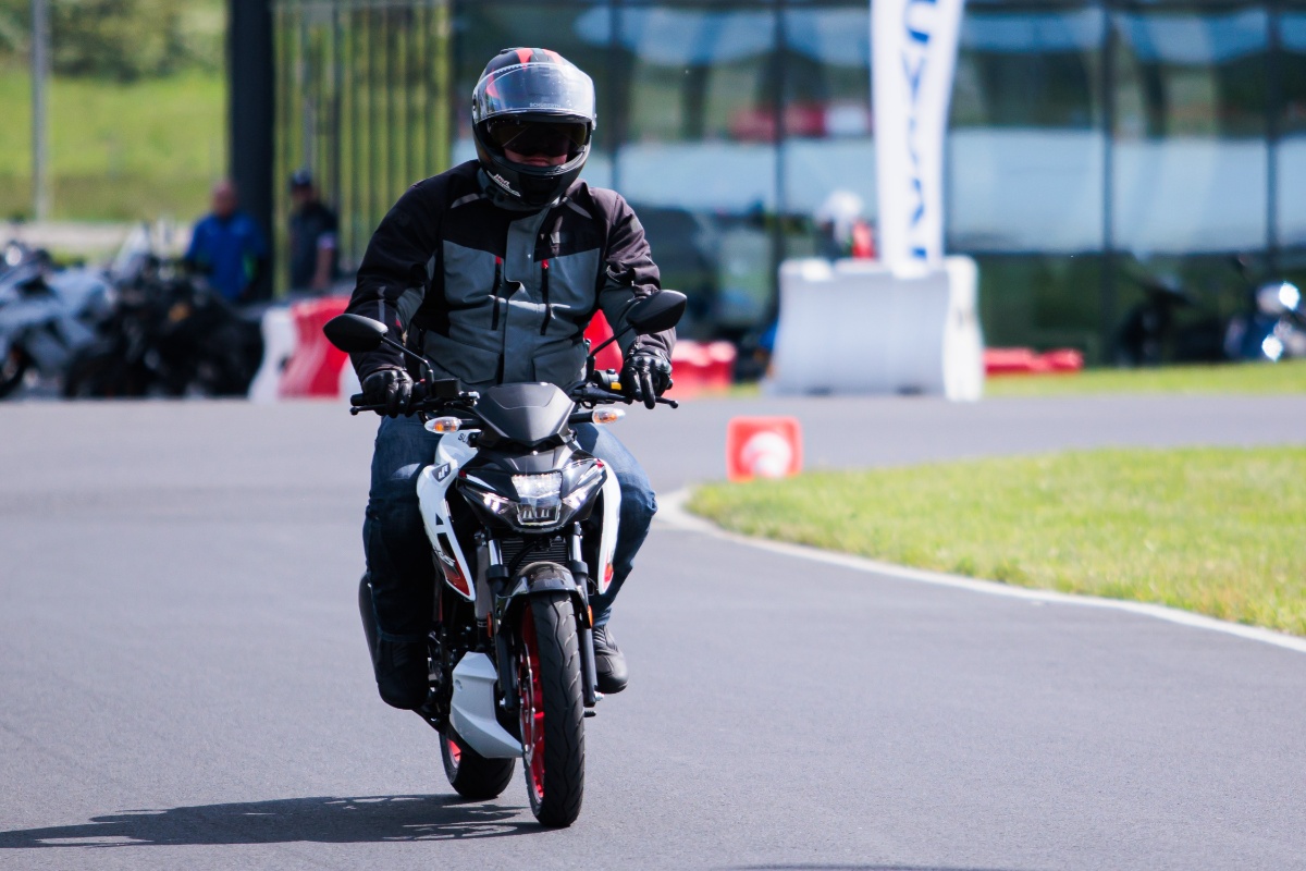 Dzień prasowy Suzuki. Testowaliśmy wszystkie nowości marki na 2023 rok [Relacja, V-Strom 800DE, 1050DE, GSX-8S]