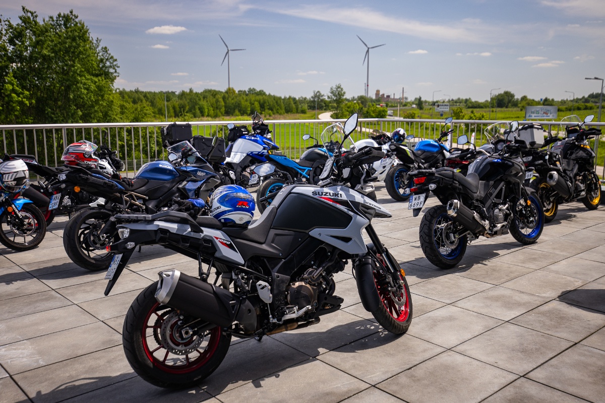 Dzień prasowy Suzuki. Testowaliśmy wszystkie nowości marki na 2023 rok [Relacja, V-Strom 800DE, 1050DE, GSX-8S]