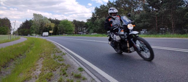 Royal Enfield Himalayan na drodze