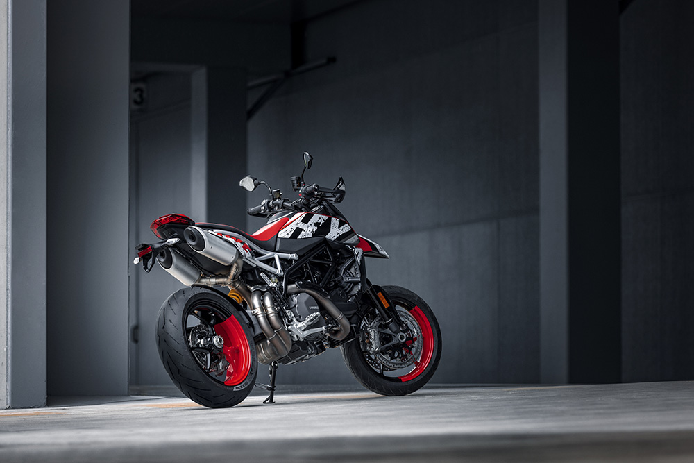Nowe szaty łobuza. Ducati Hypermotard 950 RVE w nowym malowaniu Graffiti Livery Evo
