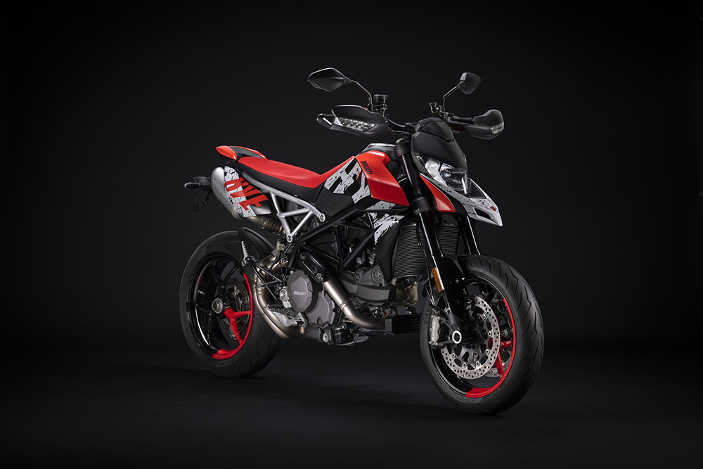 Nowe szaty łobuza. Ducati Hypermotard 950 RVE w nowym malowaniu Graffiti Livery Evo