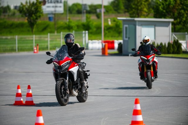 Większość motocyklist&oacute;w nie umie jeździć, ale ciebie to przecież nie dotyczy…
