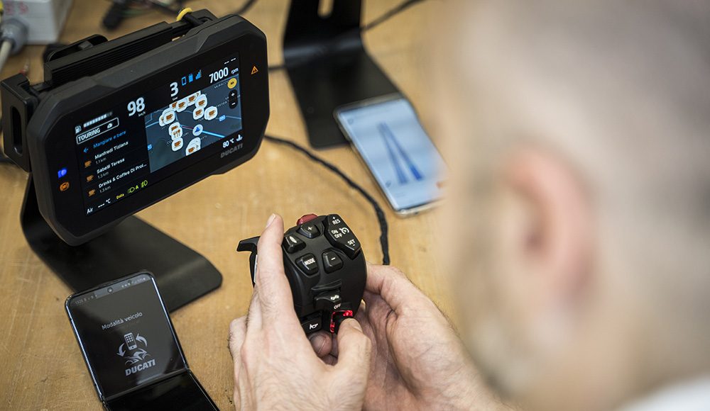 Elektronika Ducati systemy 19