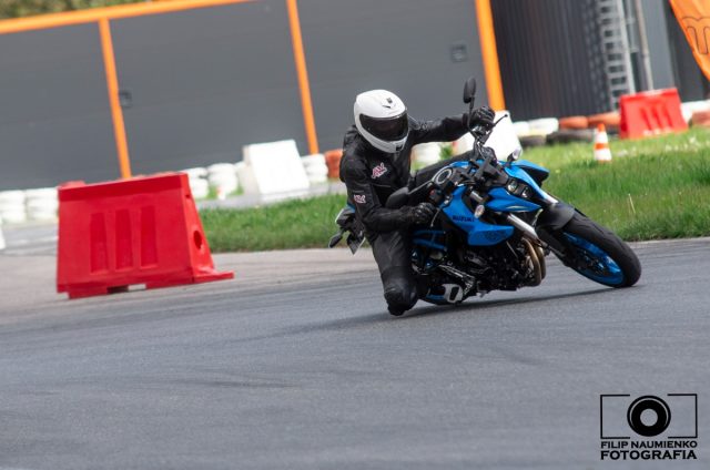 Suzuki GSX-8S &ndash; wzorowy japoński naked klasy średniej. Genialnie wszechstronna fabryka emocji teraz taniej!