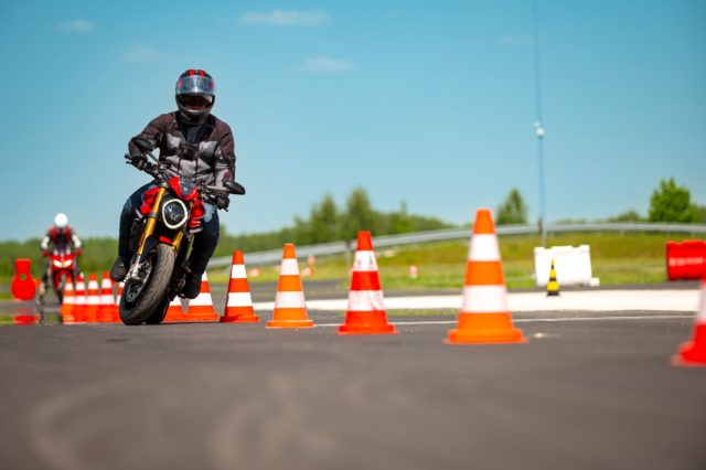 Pierwsze jazdy po zimie &ndash; błędy, kt&oacute;re robi praktycznie każdy motocyklista
