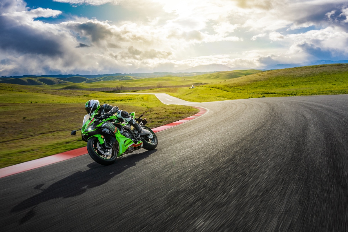 Kawasaki Ninja ZX-6R. Nowy supersport z czterema cylindrami!