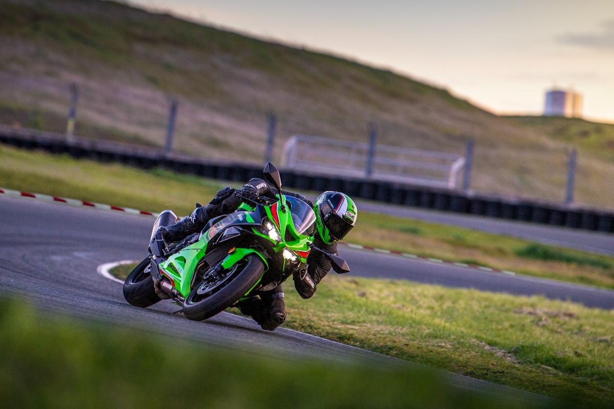 Kawasaki Ninja ZX-6R. Nowy supersport z czterema cylindrami!