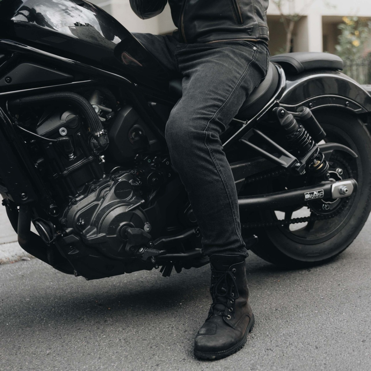 Jeansy motocyklowe Rebelhorn Nomad &ndash; komfortowe i bezpieczne [jakie spodnie na lato]