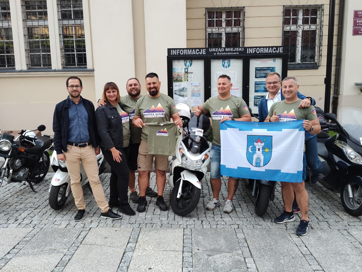 Skuterowa ekipa ze Świebodzic w kolejnej podr&oacute;ży. Kierunek &ndash; Łotwa, cel &ndash; pomoc małej Hani!