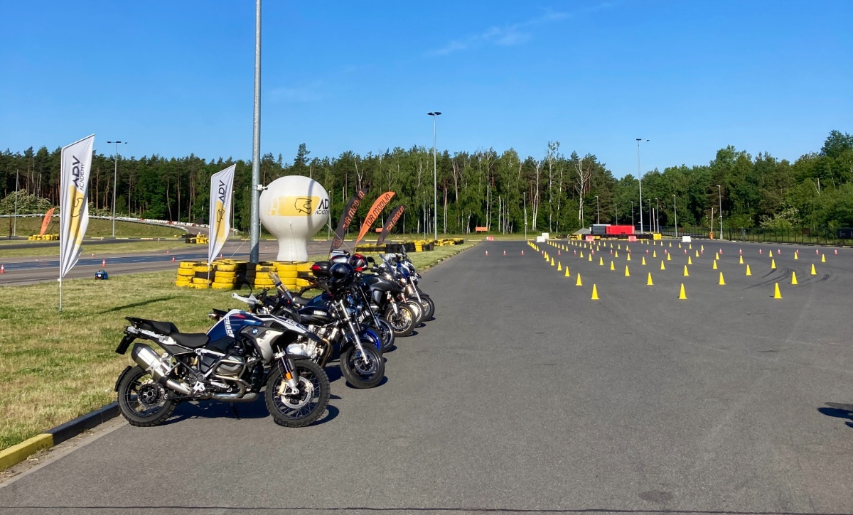 Emocje i wysiłek przy 5 km/h. Byliśmy na szkoleniu z jazdy precyzyjnej z ADV Academy