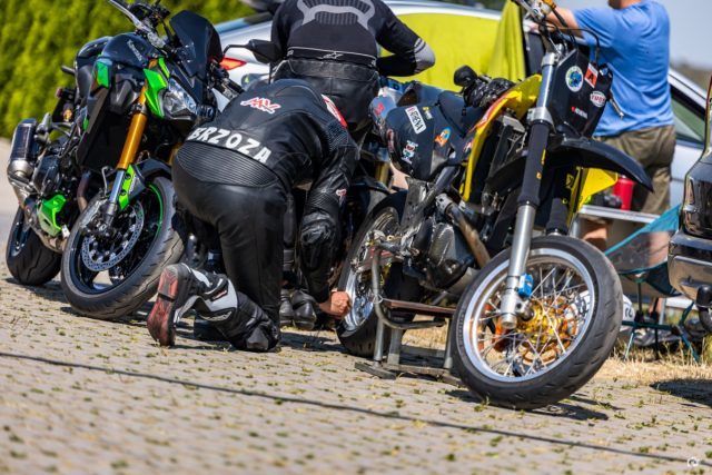 Track Academy z Kawasaki Ninja 400 i Suzuki DRZ 434 E SM na torze Ł&oacute;dź. Veni, vidi i na pewno nie vici…