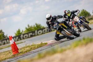 Tanie torowanie track day tor ł&oacute;dź kawasaki suzuki testy torowe opon pirelli 11