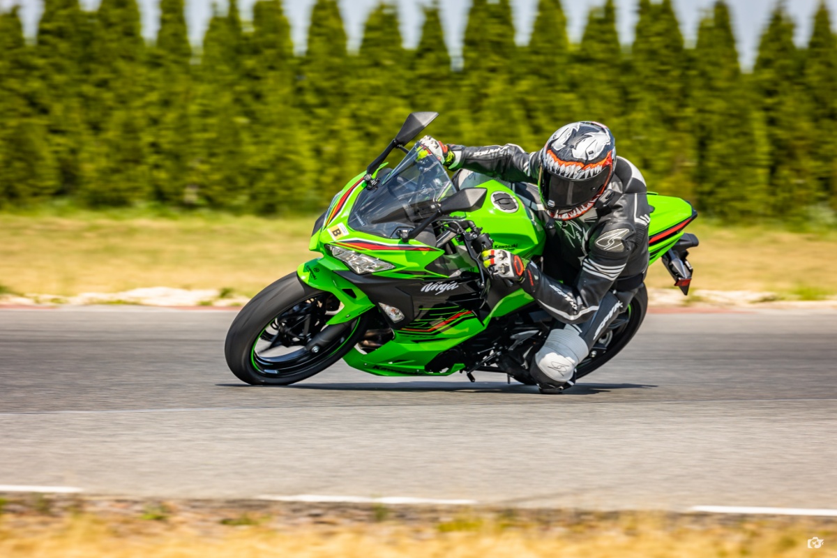 Dobre opony to podstawa. Kiedy zmienić fabryczne ogumienie w nowym motocyklu na znany model renomowanej firmy?