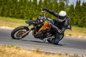 Tanie torowanie track day tor ł&oacute;dź kawasaki suzuki testy torowe opon pirelli 8