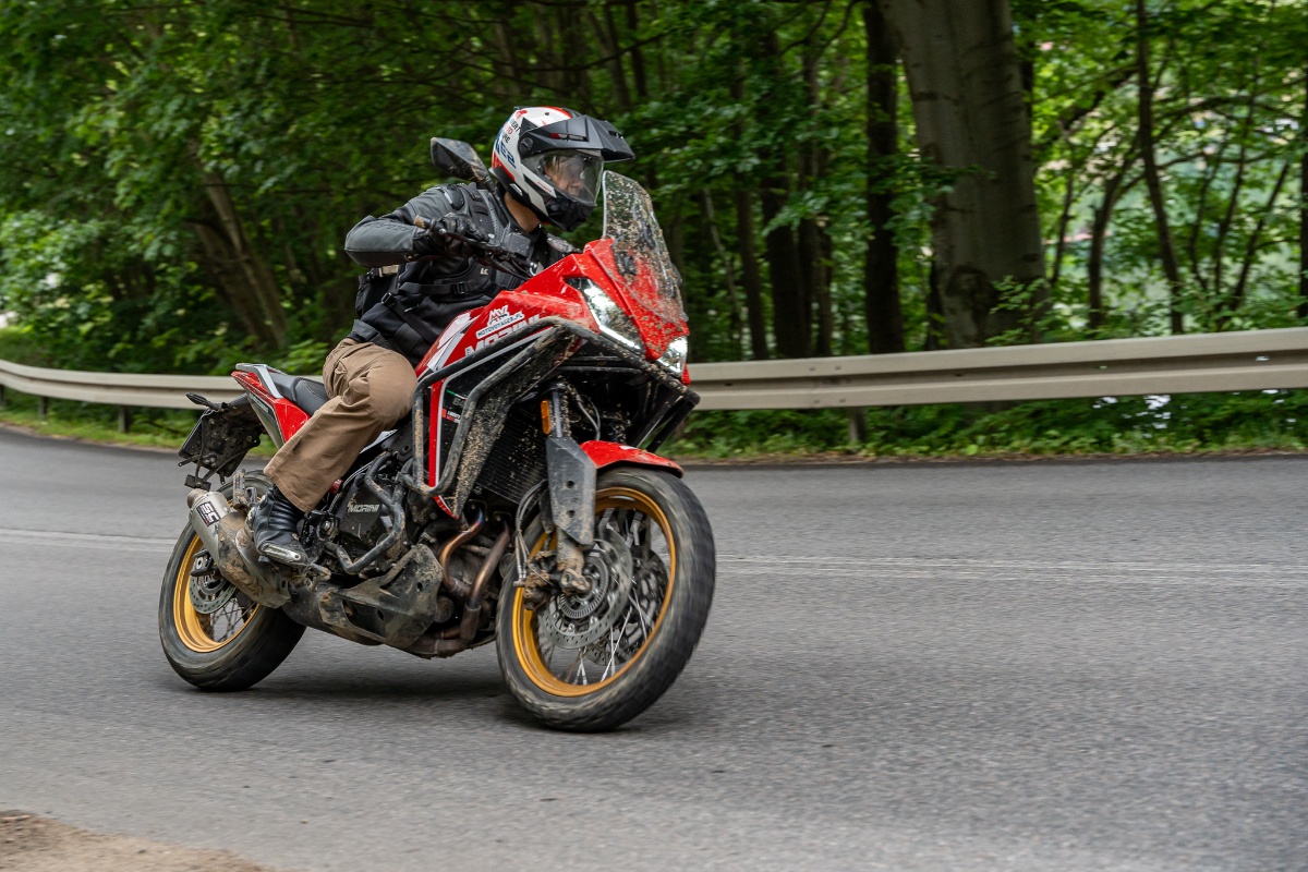 Elipsy na drodze ratują życie. 80 procent mniej wypadk&oacute;w z udziałem motocyklist&oacute;w