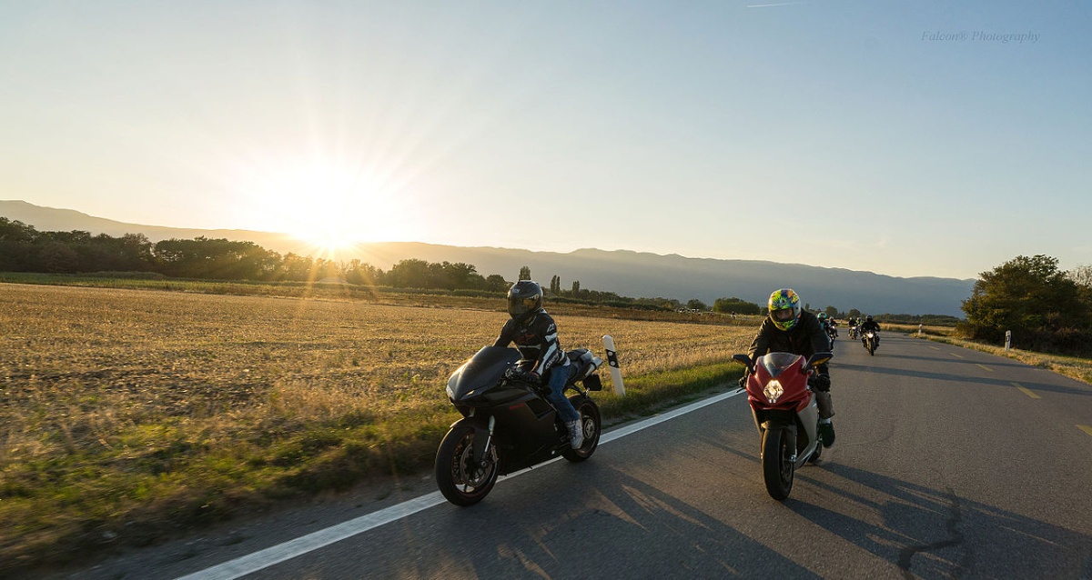 Motocyklowa persona non grata. Jak stać się najmniej lubianym uczestnikiem wyjazdu i szybko z niego wylecieć? [antyporadnik, turystyka]