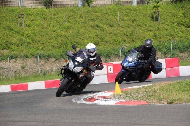 Suzuki Moto Szkoła – najlepsze szkolenia motocyklowe? Dla początkujących, dla 125-tek, dla wszystkich!