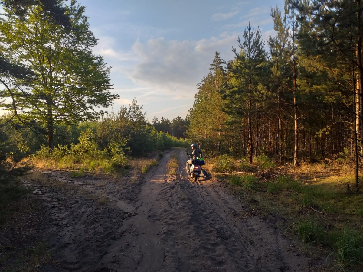 Vespą w offroadzie, czyli akcja na rzecz dzieci z rodzinnych dom&oacute;w dziecka. Warto wesprzeć!
