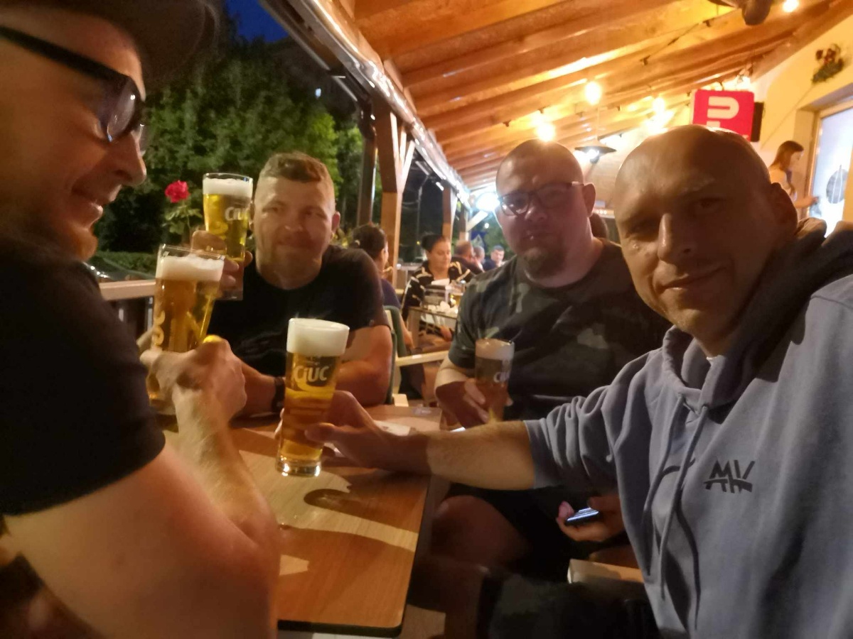 Motocyklowa persona non grata. Jak stać się najmniej lubianym uczestnikiem wyjazdu i szybko z niego wylecieć? [antyporadnik, turystyka]