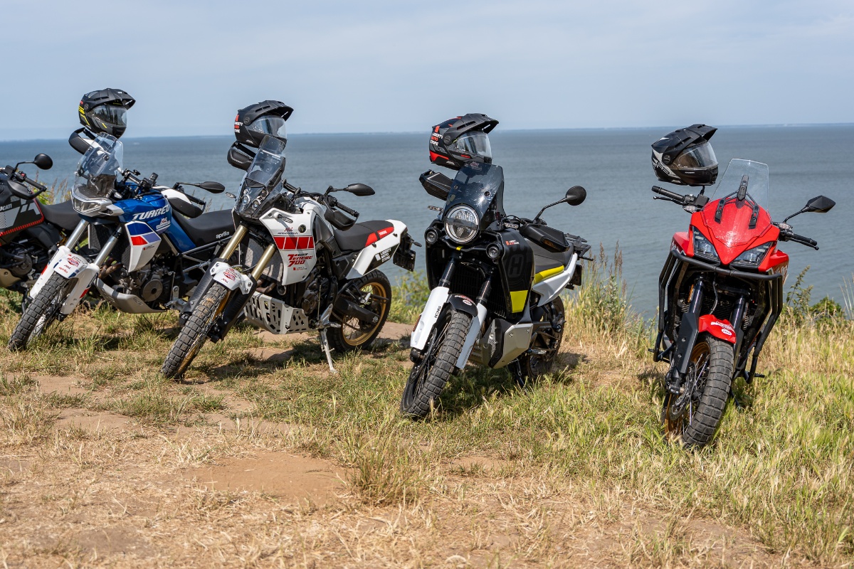 9 pomysł&oacute;w na adventure – wielki test – por&oacute;wnanie motocykli turystyczne enduro 2023 [DesertX, V-Strom 800DE, Tuareg, F850GS, X-Cape, Voge 650DS, 890 ADV R, Norden, Tenere 700]