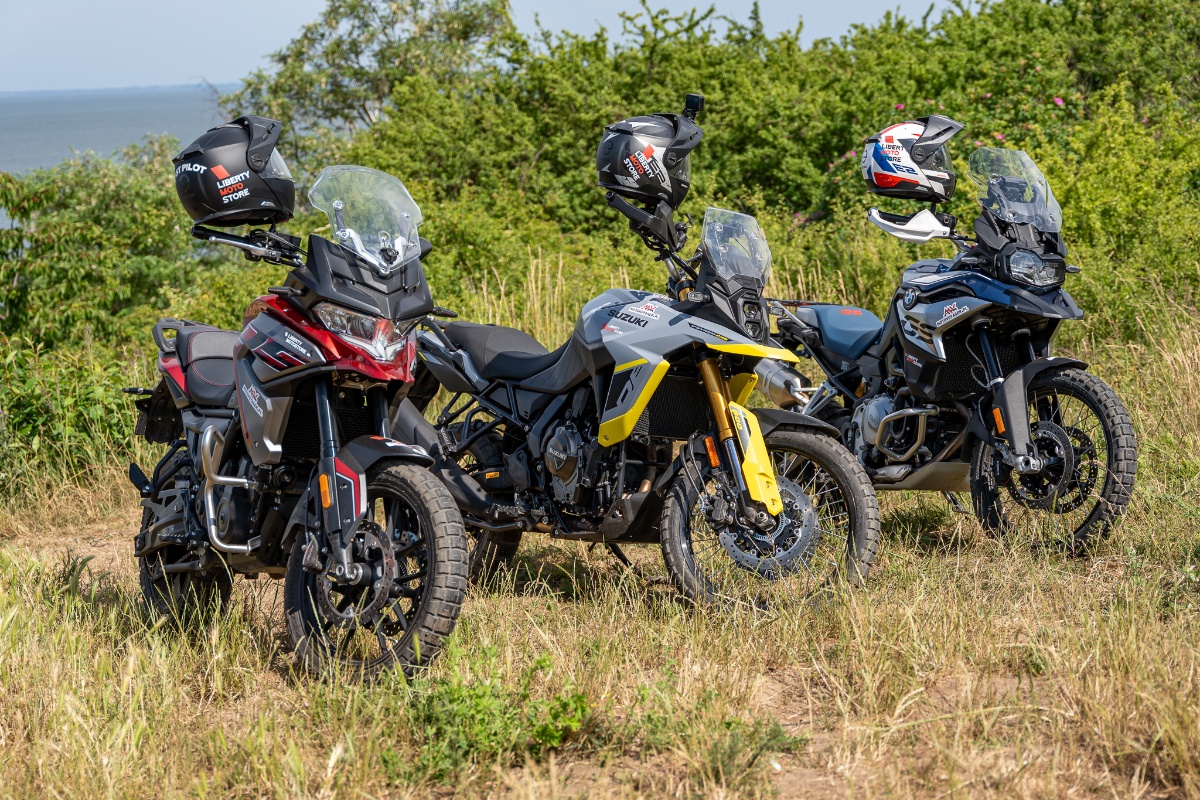 9 pomysł&oacute;w na adventure – wielki test – por&oacute;wnanie motocykli turystyczne enduro 2023 [DesertX, V-Strom 800DE, Tuareg, F850GS, X-Cape, Voge 650DS, 890 ADV R, Norden, Tenere 700]