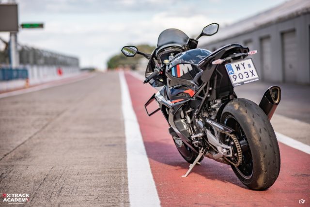 BMW M 1000 RR i S 1000 RR na Torze Poznań z Track Academy! Oj działo się, działo!