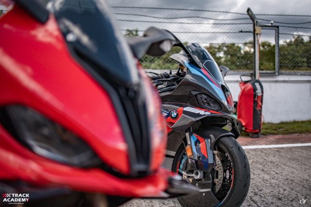 BMW M 1000 RR i S 1000 RR na Torze Poznań z Track Academy! Oj działo się, działo!