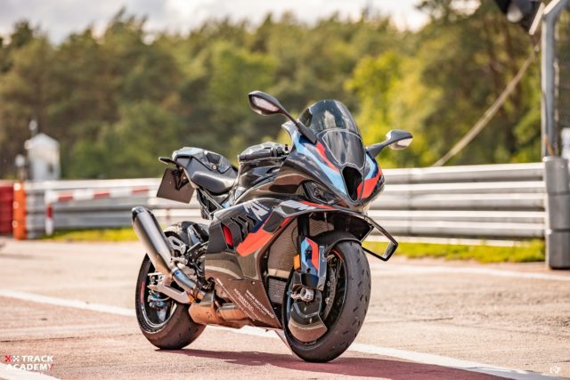 BMW M 1000 RR i S 1000 RR na Torze Poznań z Track Academy! Oj działo się, działo!