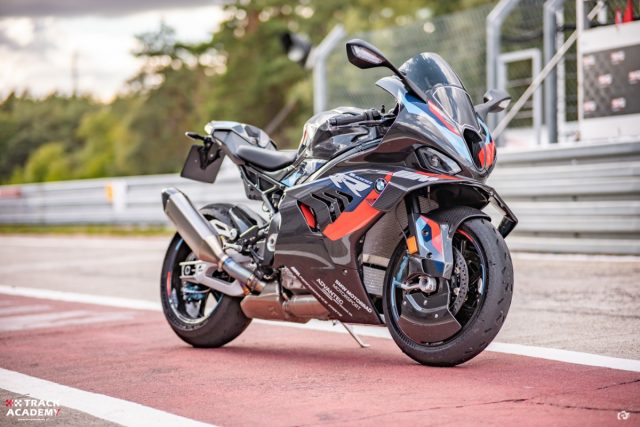 BMW M 1000 RR i S 1000 RR na Torze Poznań z Track Academy! Oj działo się, działo!