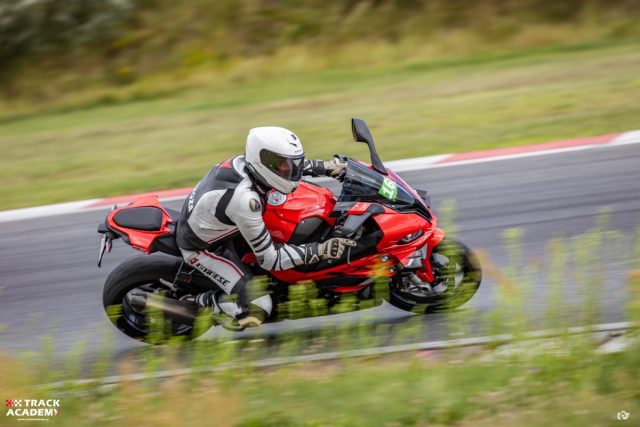 BMW M 1000 RR i S 1000 RR na Torze Poznań z Track Academy! Oj działo się, działo!