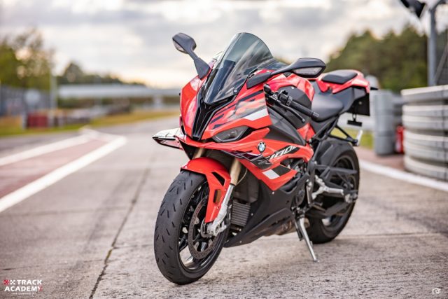 BMW M 1000 RR i S 1000 RR na Torze Poznań z Track Academy! Oj działo się, działo!