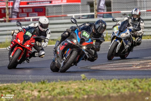 BMW M 1000 RR i S 1000 RR na Torze Poznań z Track Academy! Oj działo się, działo!