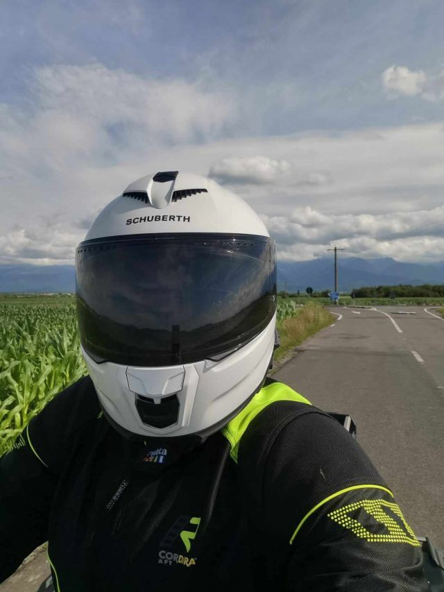 Schuberth S3 – po sezonie pełnym przyg&oacute;d, wyjazd&oacute;w, kilometr&oacute;w [test, recenzja, opinia, wady, zalety, interkom, cena]