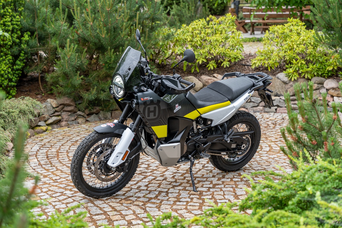 9 pomysł&oacute;w na adventure – wielki test – por&oacute;wnanie motocykli turystyczne enduro 2023 [DesertX, V-Strom 800DE, Tuareg, F850GS, X-Cape, Voge 650DS, 890 ADV R, Norden, Tenere 700]